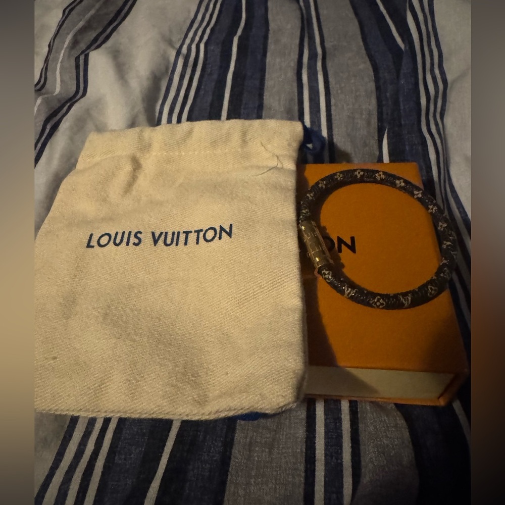 Louis Vuitton bracelet with box and dust bag.
Too small for me never worn - Picture 2 of 3